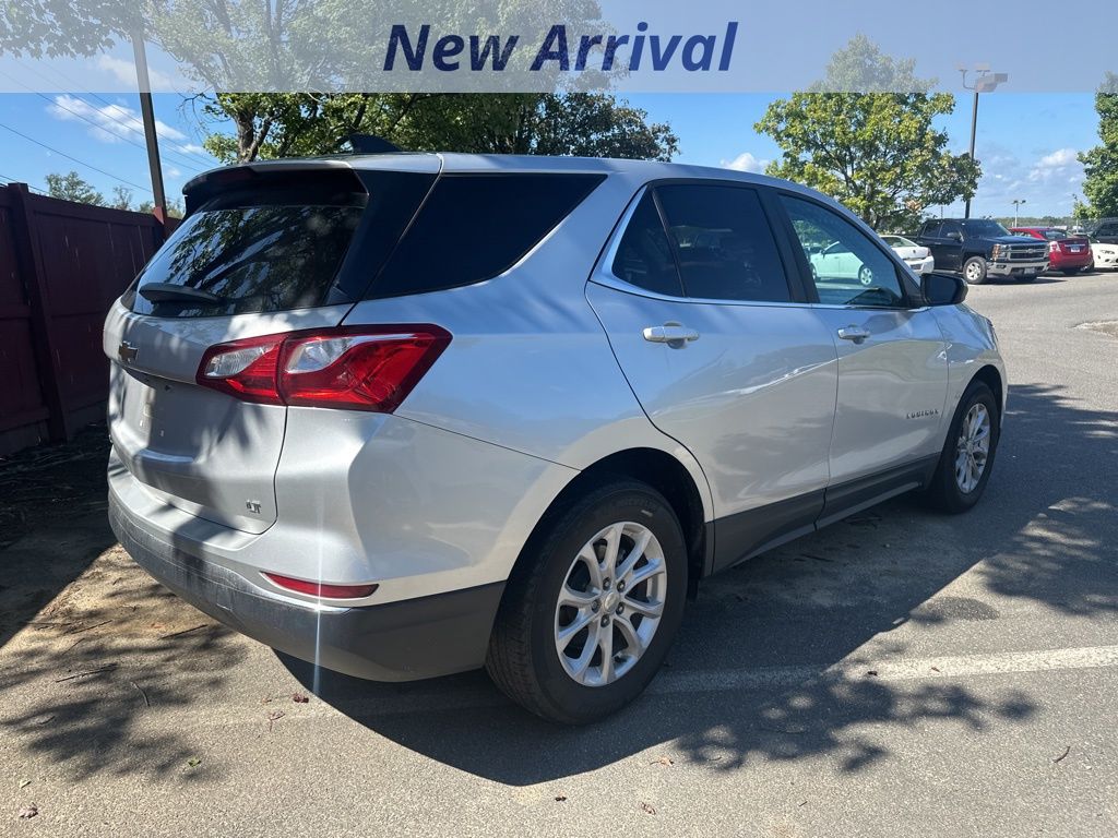 2021 Chevrolet Equinox LT photo 3
