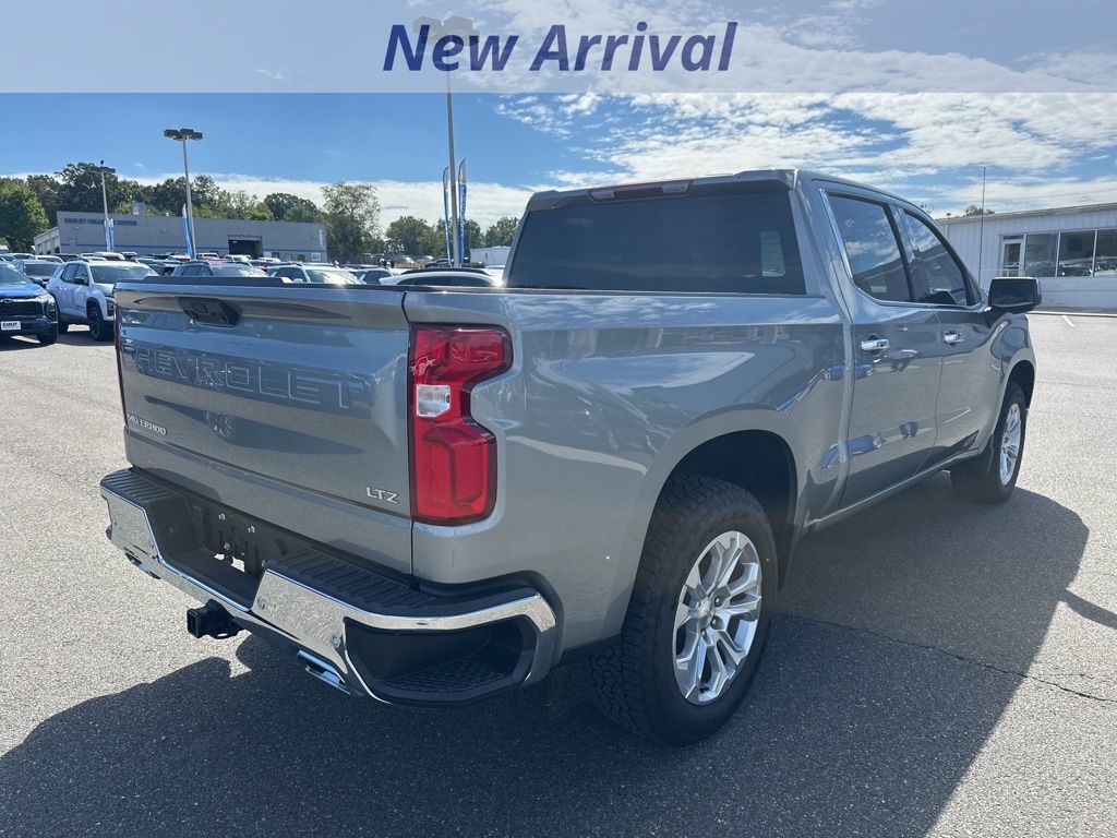 2025 Chevrolet Silverado 1500 LTZ photo 3
