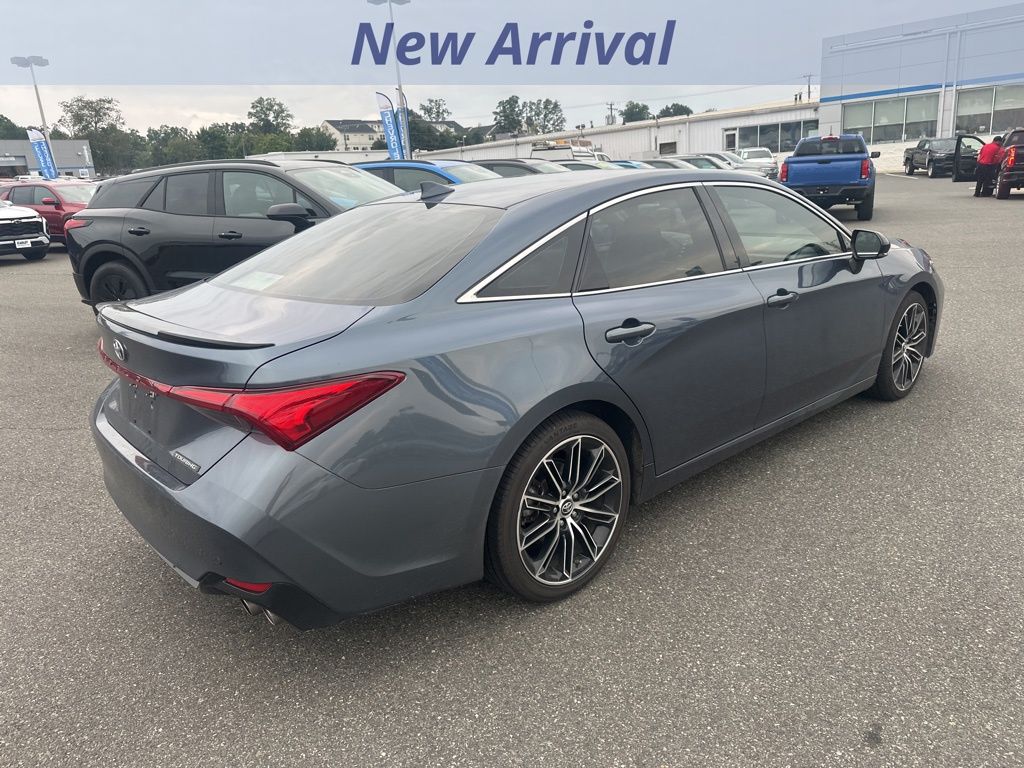 2019 Toyota Avalon Touring photo 3