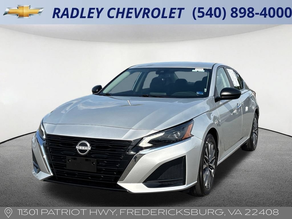 Brilliant Silver 2025 Nissan Altima Sedan Front-Wheel Drive