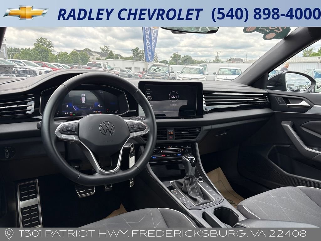 2025 Volkswagen Jetta Sport - Photo 13