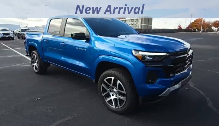 2024 Chevrolet Colorado Z71 photo 2