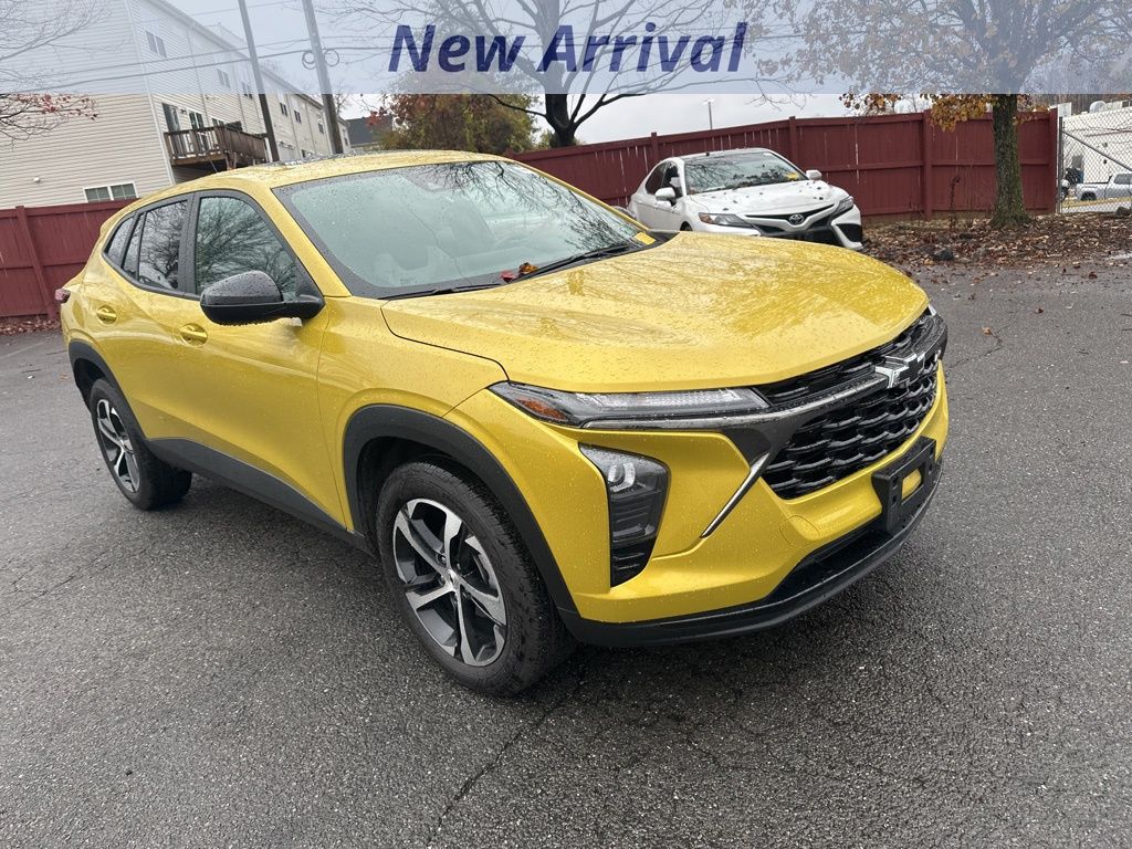 2024 Chevrolet Trax photo 2