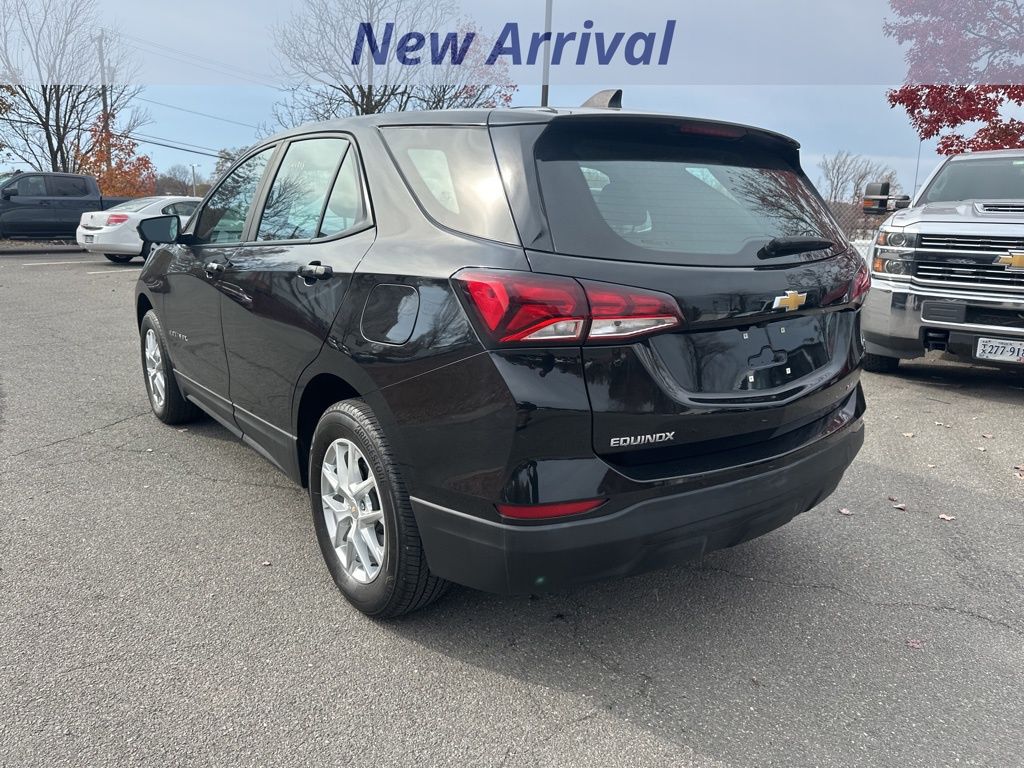 2024 Chevrolet Equinox LS photo 2