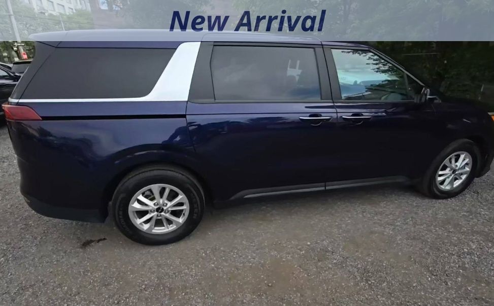 2024 Kia Carnival LX photo 2