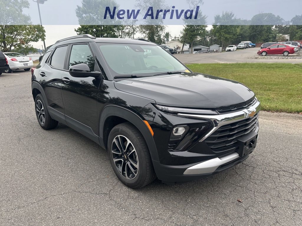 2024 Chevrolet Trailblazer LT photo 2