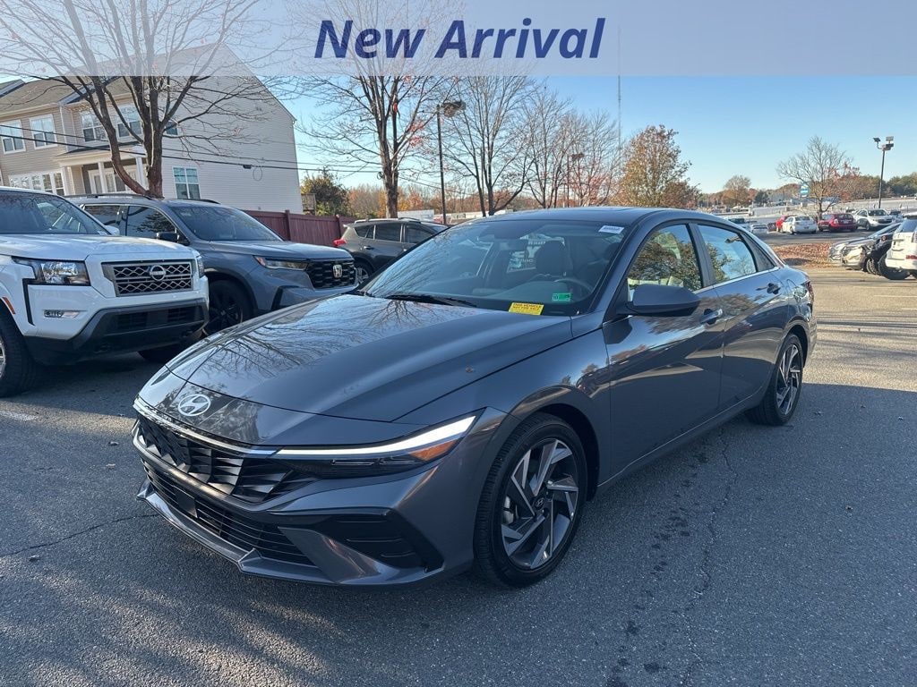 Used 2025 Hyundai Elantra SEL Convenience Sedan
