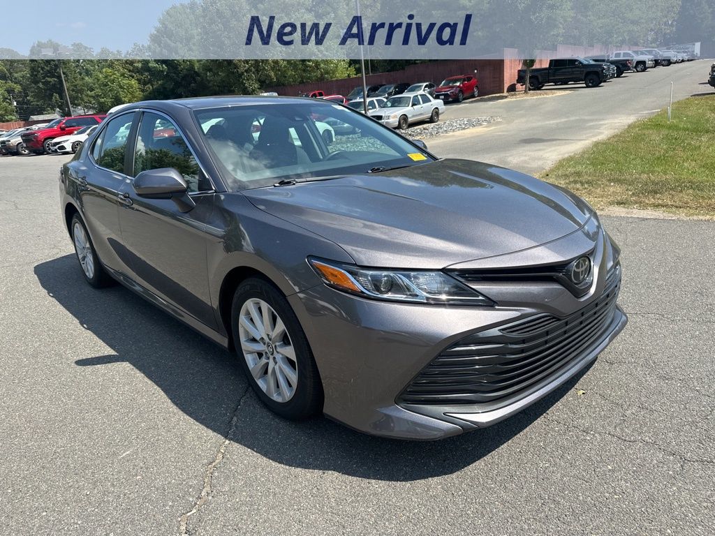 2019 Toyota Camry LE photo 2