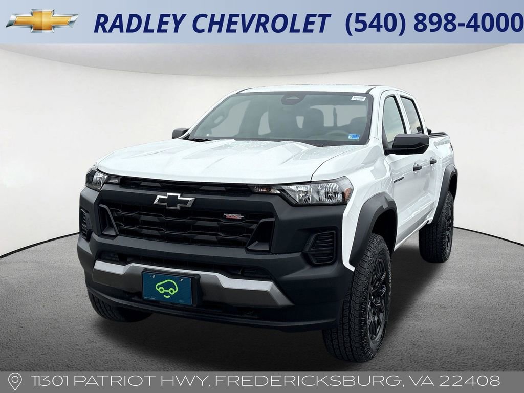 Summit White 2024 Chevrolet Colorado Trail Boss Crew Cab 4WD Pickup Truck Four-Wheel Drive 8-Speed Automatic