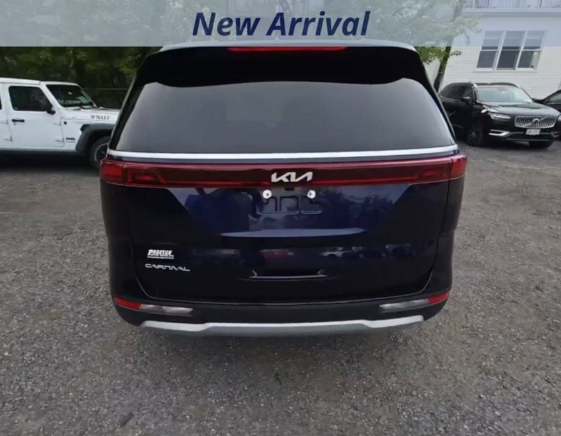2024 Kia Carnival LX photo 4