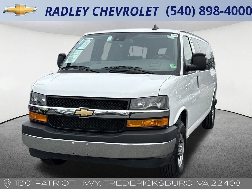 2024 Chevrolet Express Passenger LT's photo