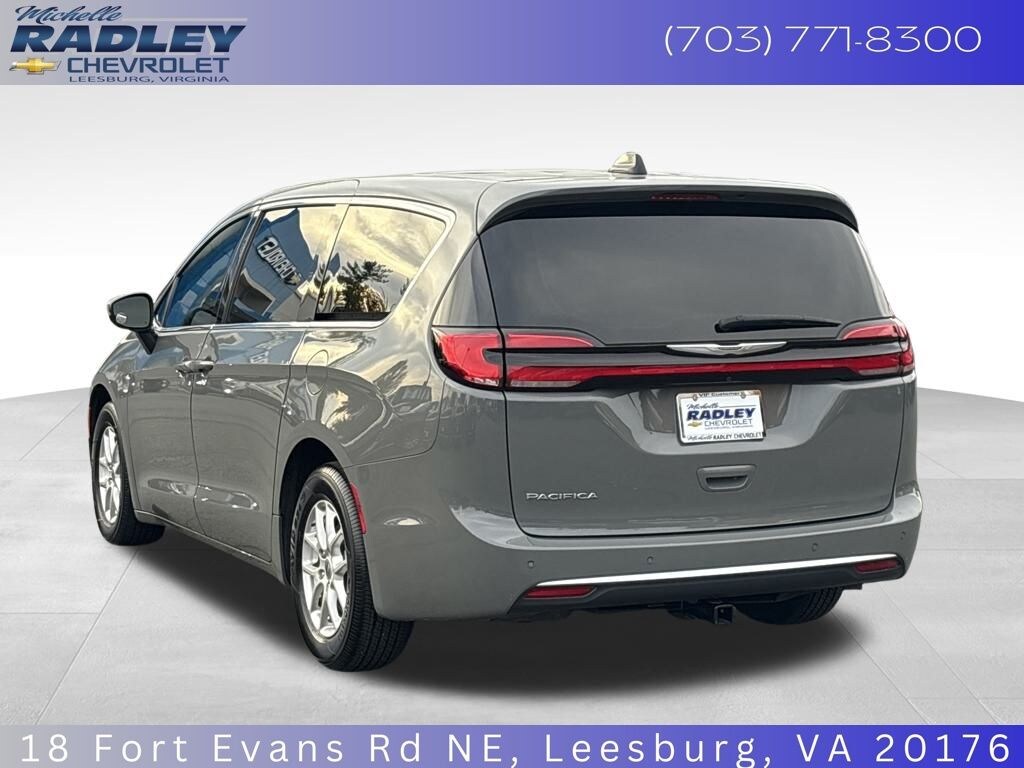 Used 2023 Chrysler Pacifica Touring L Van Passenger Van