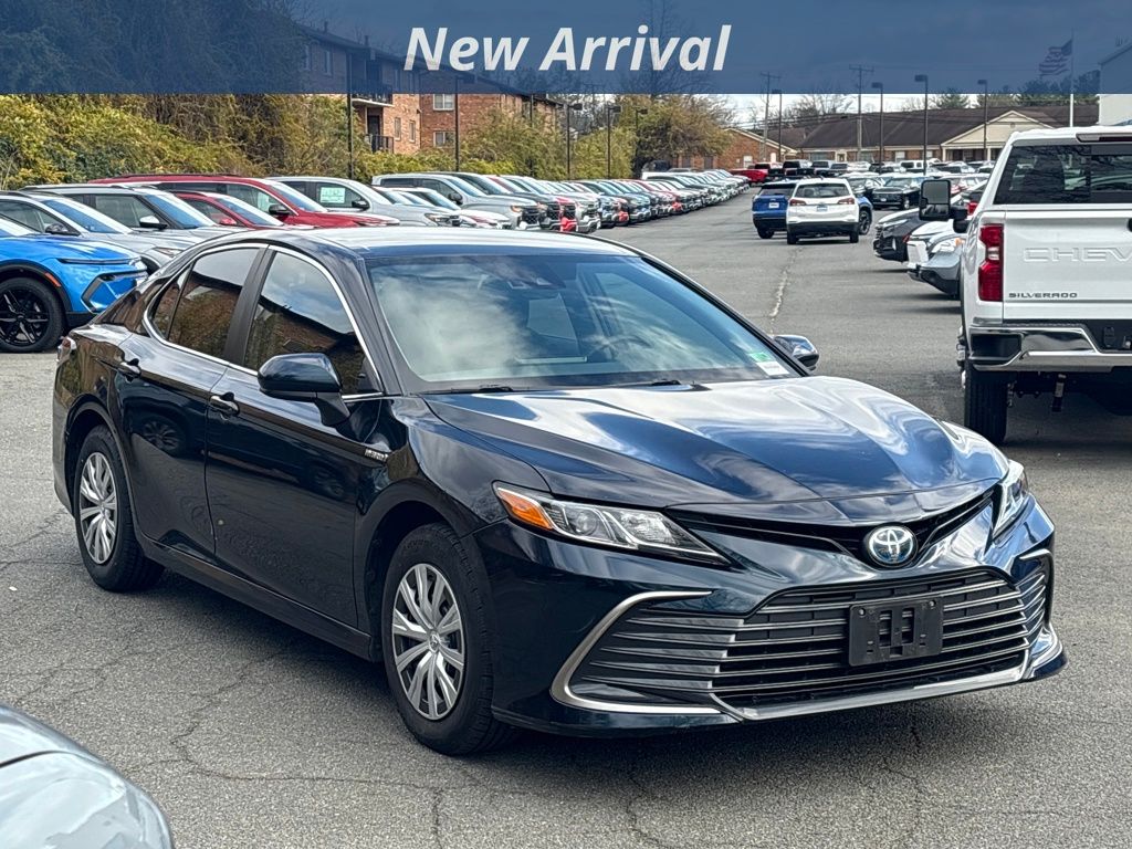 2021 Toyota Camry Hybrid LE photo 4