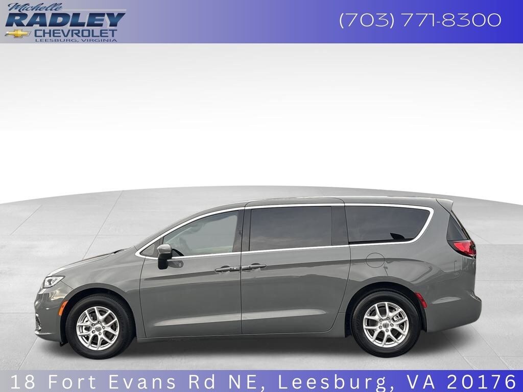 Used 2023 Chrysler Pacifica Touring L Van Passenger Van