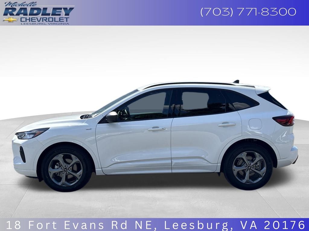 2023 Ford Escape ST-Line photo 2