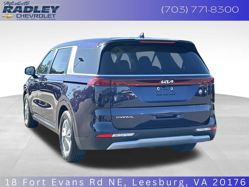 2024 Kia Carnival LX photo 3