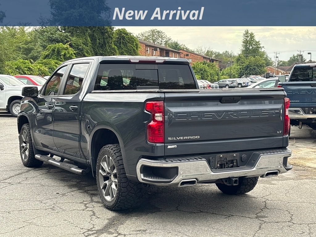 2021 Chevrolet Silverado 1500 LT photo 2