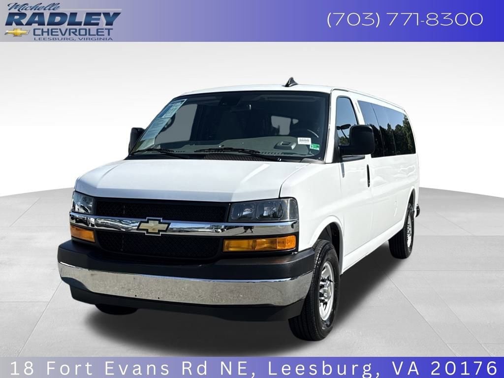 2024 Chevrolet Express Passenger LT's photo