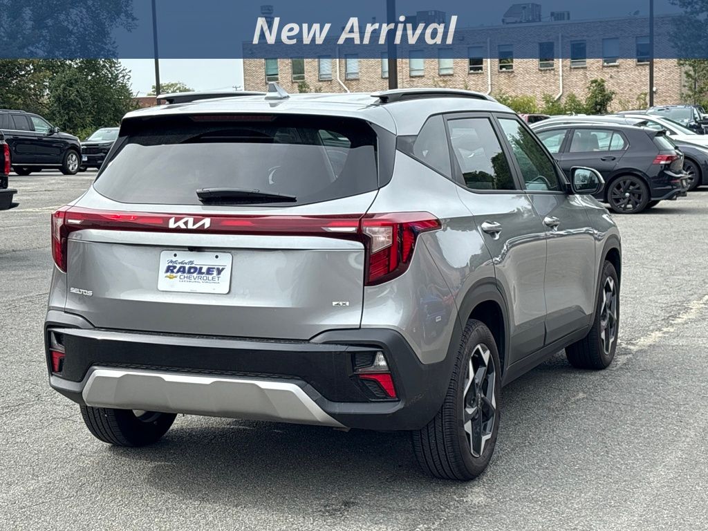 2025 Kia Seltos S photo 3