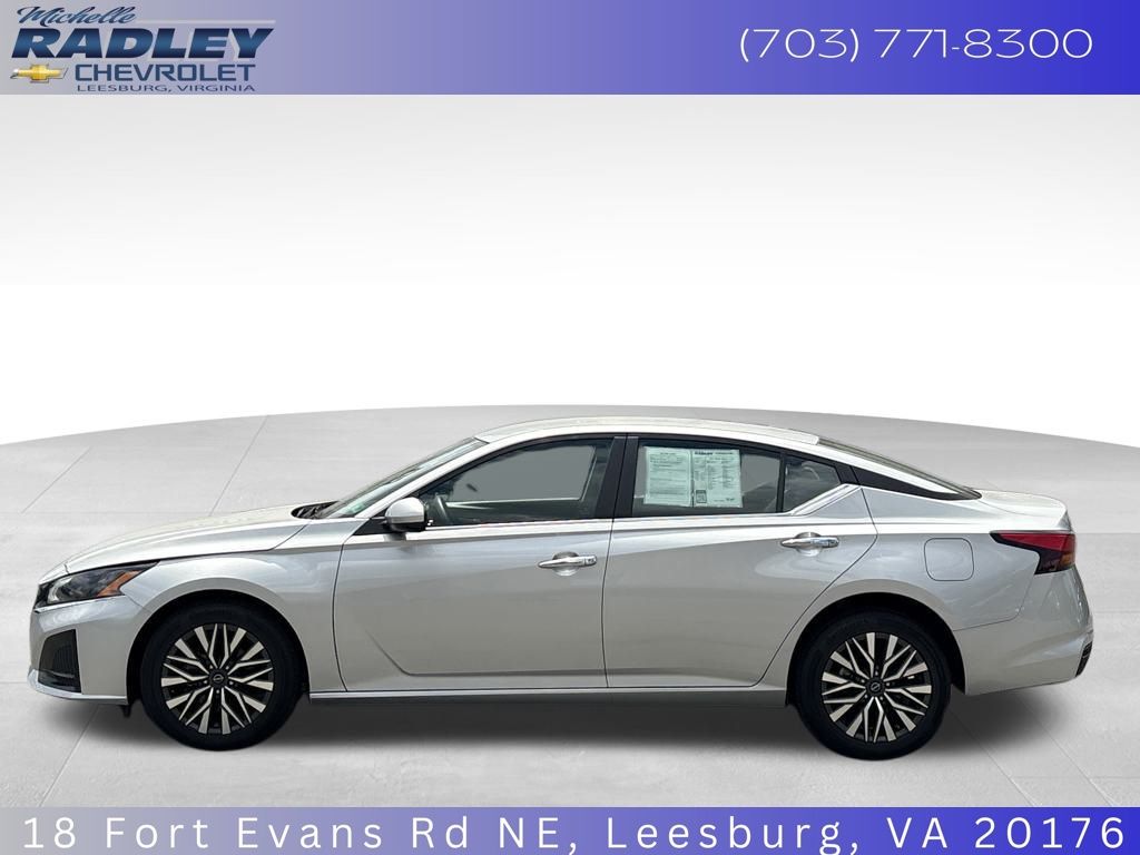 2024 Nissan Altima 2.5 SV photo 2