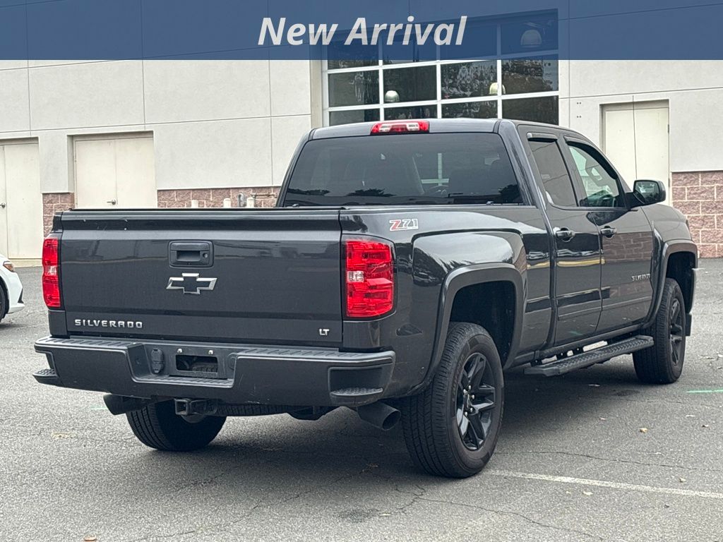 2016 Chevrolet Silverado 1500 LT photo 2