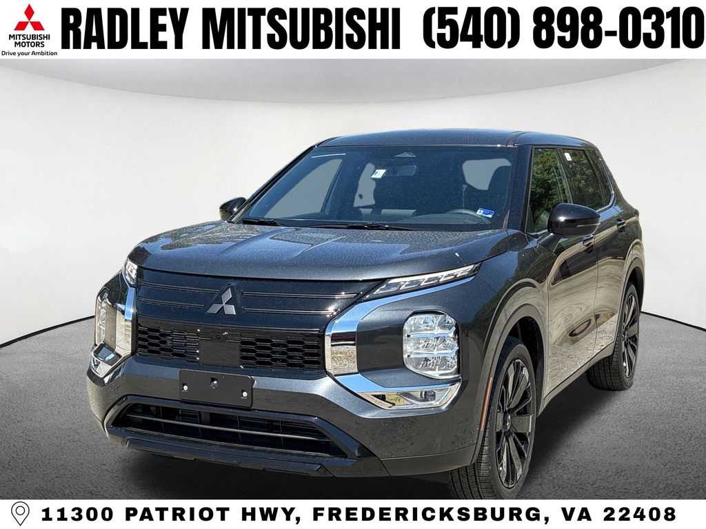 2026 Mitsubishi Outlander LE FWD's photo