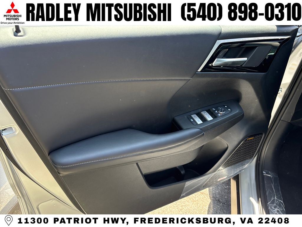 2026 Mitsubishi Outlander SE - Photo 12