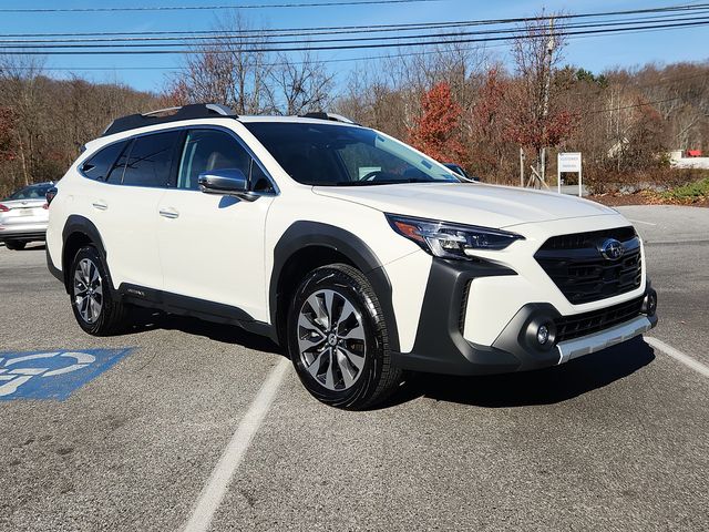 2025 Subaru Outback Touring's photo