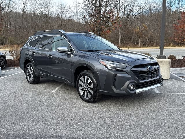 2025 Subaru Outback Touring's photo