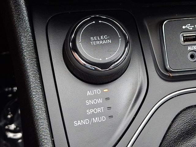 2021 Jeep Cherokee Latitude Lux - Photo 25