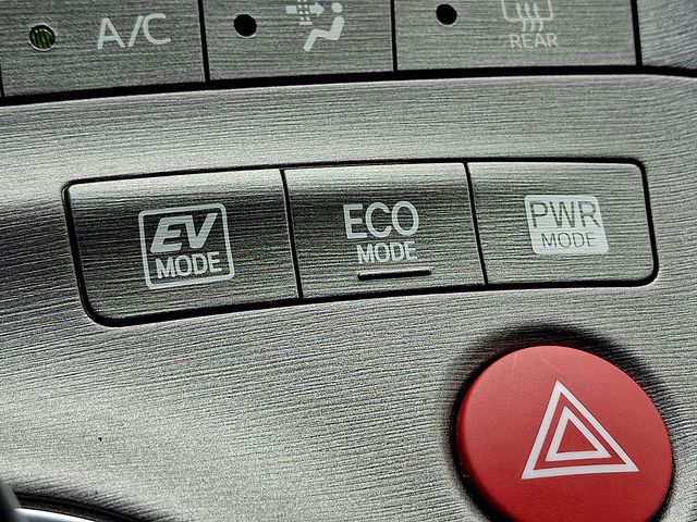 2013 Toyota Prius Three - Photo 24