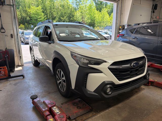 2024 Subaru Outback Premium's photo