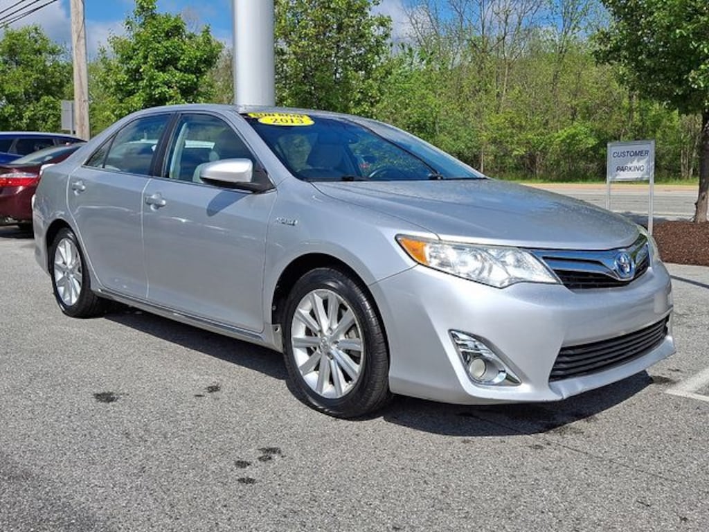 Used 2013 Toyota Camry Hybrid XLE Sedan