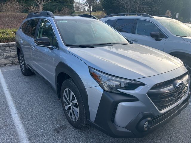 2025 Subaru Outback Premium's photo