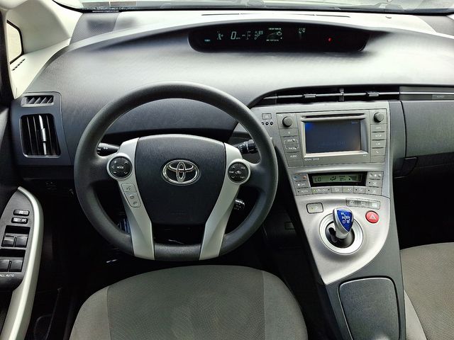 2013 Toyota Prius Three - Photo 13
