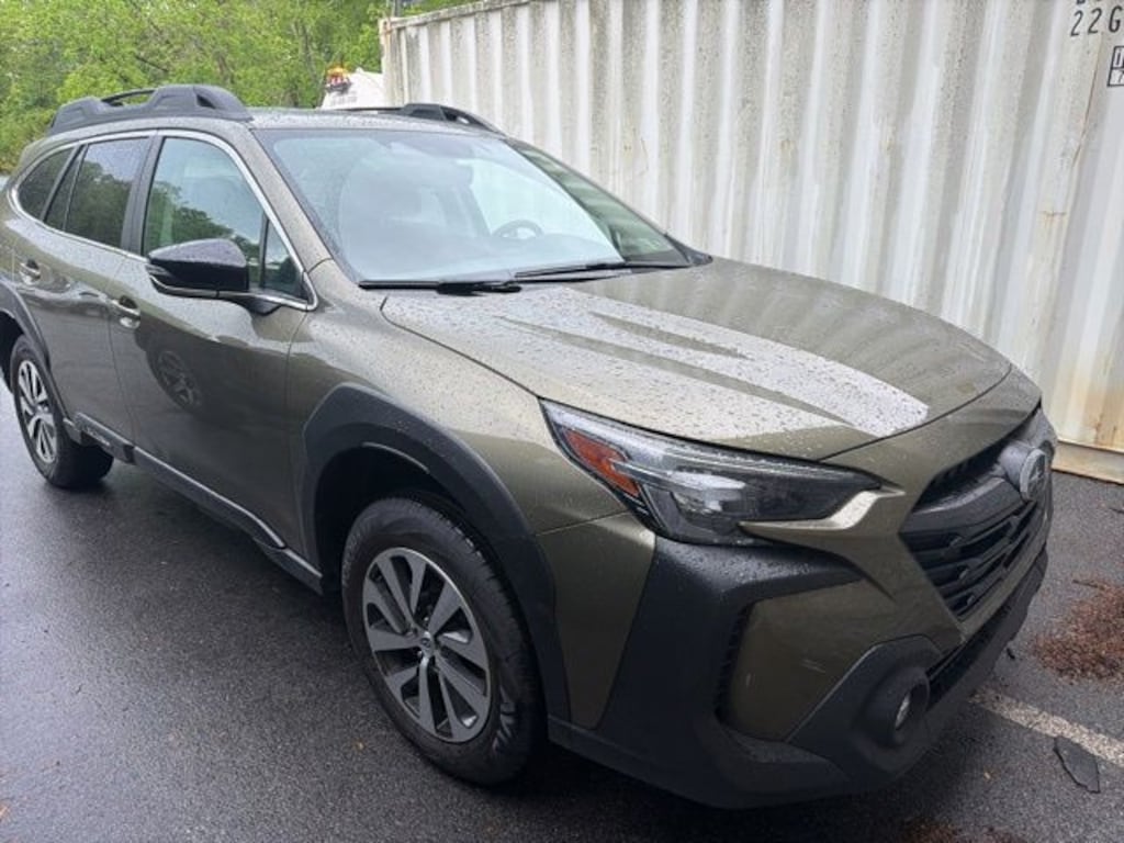 Used 2025 Subaru Outback Premium SUV
