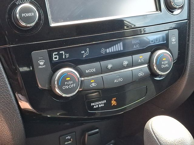 2016 Nissan Rogue SV - Photo 18