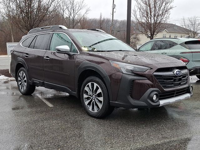 2025 Subaru Outback Touring's photo