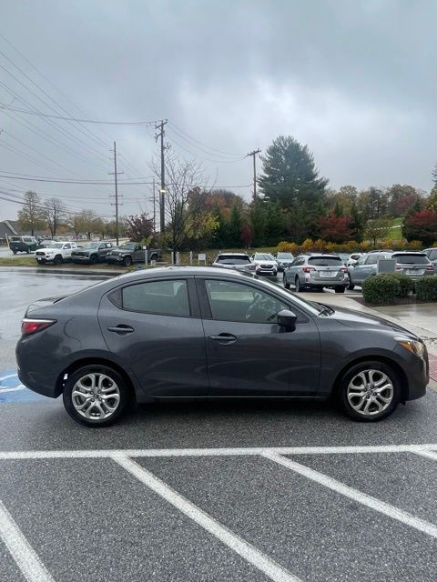 2018 Toyota Yaris iA Base photo 4