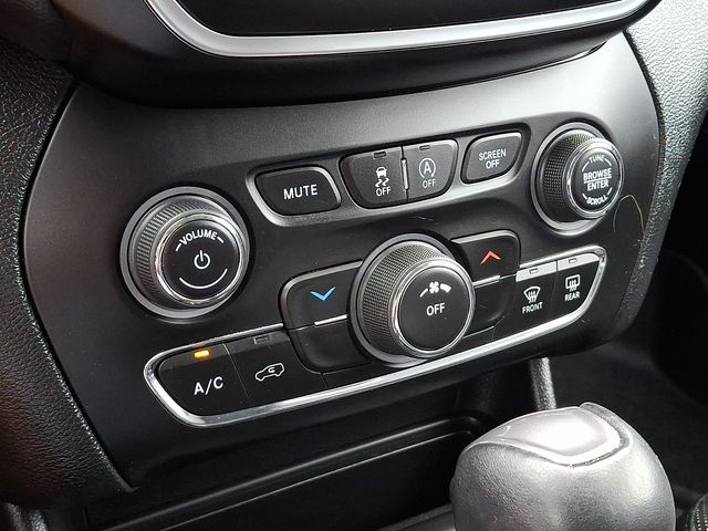 2021 Jeep Cherokee Latitude Lux - Photo 17