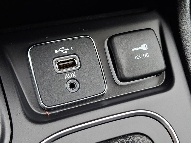 2021 Jeep Cherokee Latitude Lux - Photo 24