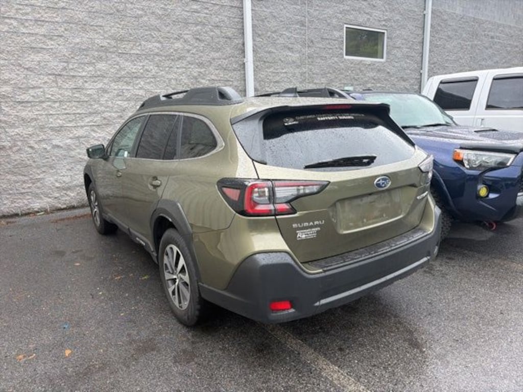 Used 2025 Subaru Outback Premium SUV