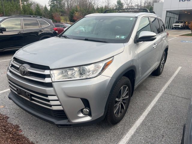 2017 Toyota Highlander SE XLE photo 2
