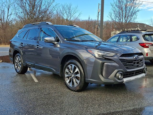 2025 Subaru Outback Touring's photo