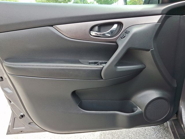 2016 Nissan Rogue SV - Photo 14