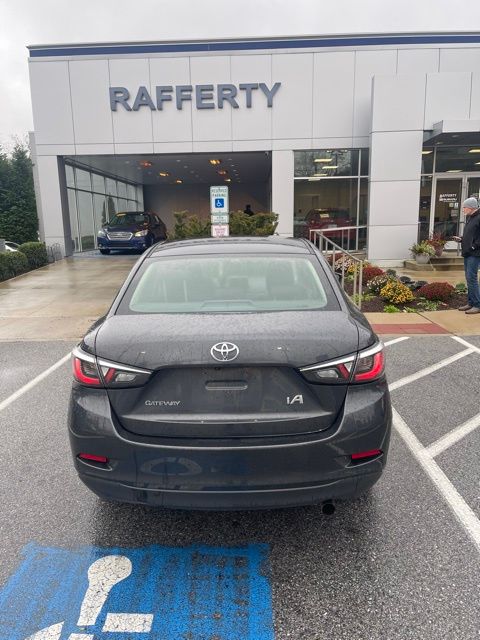 2018 Toyota Yaris iA Base photo 3