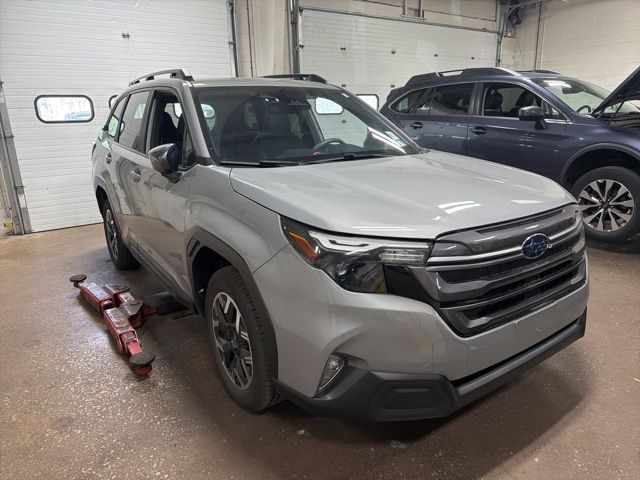 2025 Subaru Forester Premium's photo