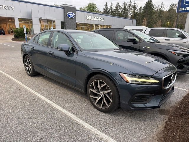 2019 Volvo S60 T5 Momentum's photo