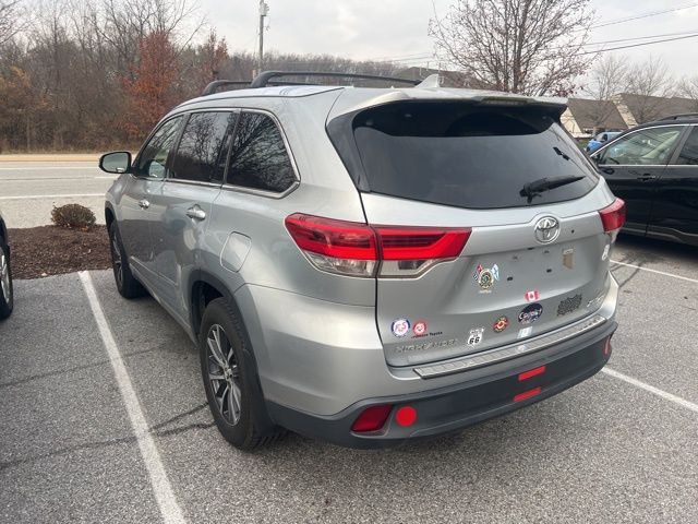 2017 Toyota Highlander SE XLE photo 3