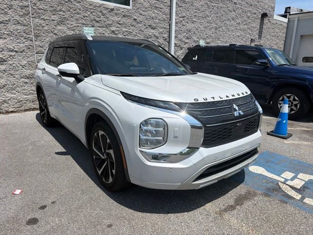2022 Mitsubishi Outlander SEL S-AWC's photo
